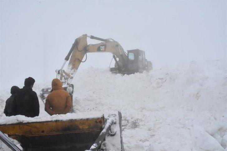 Kato Dağı'nda 7 metre karda vatan nöbeti  G3