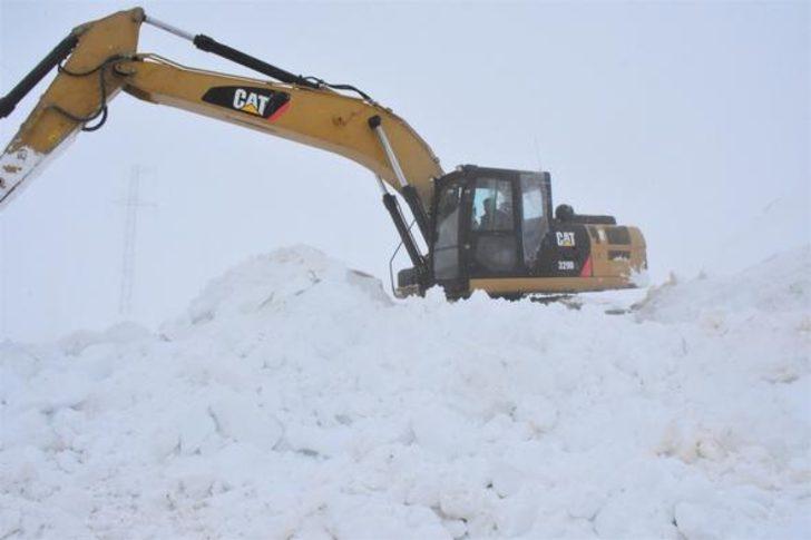 Kato Dağı'nda 7 metre karda vatan nöbeti  G4