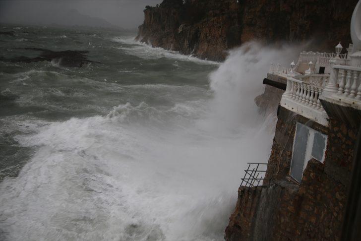Antalya'yı fırtına vurdu!   G2