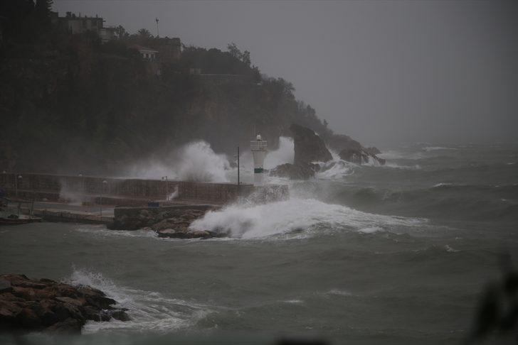 Antalya'yı fırtına vurdu!   G3