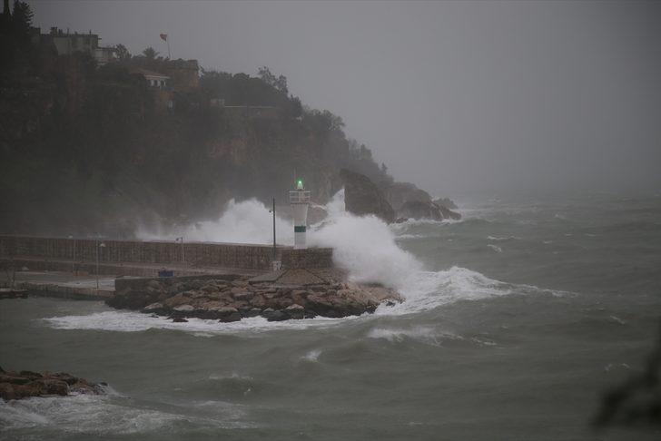 Antalya'yı fırtına vurdu!   G4