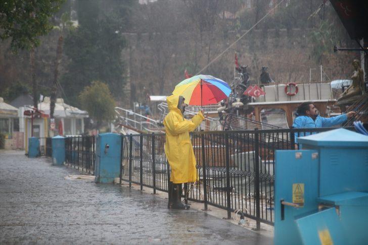 Antalya'yı fırtına vurdu!   G5