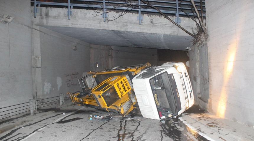 Beyoğlu&rsquo;nda vin&ccedil; devrildi: 1 yaralı