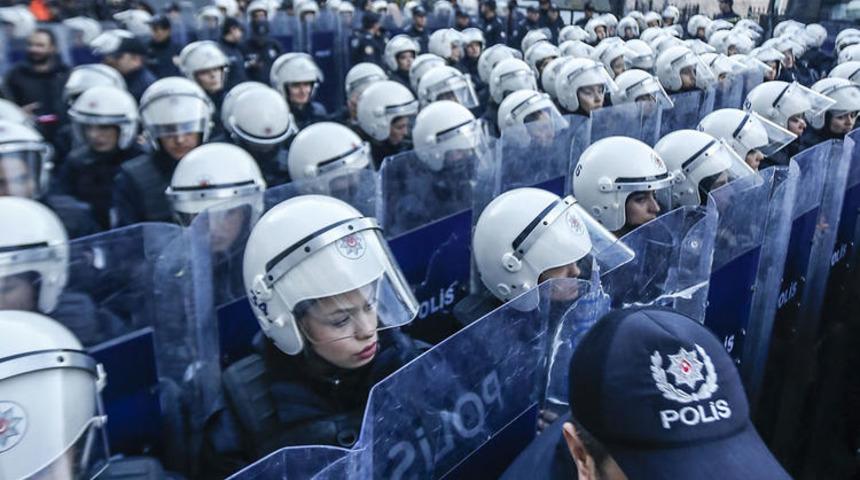 Resmi Gazete'de yayımlandı! Artık polislere siyah &ccedil;orap zorunlu