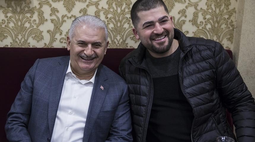 Binali Yıldırım, &Uuml;mraniye'de vatandaşlarla &ccedil;orba i&ccedil;ti