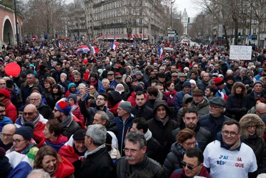 Bu kez kırmızı fularlılar harekete ge&ccedil;ti