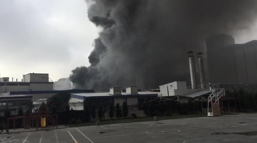 Son dakika! İstanbul Güngören'de alkollü içecek fabrikasında yangın