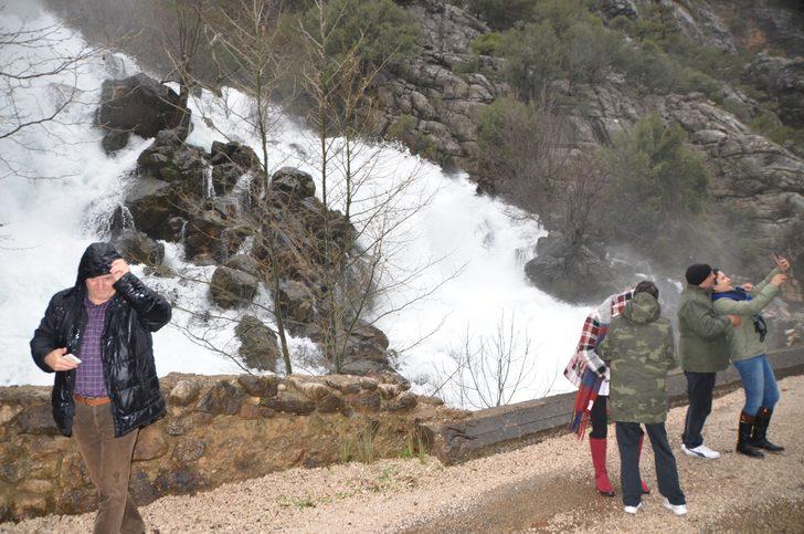 Yağmur sonrası görsel şölen! Gören telefonuna sarıldı G4