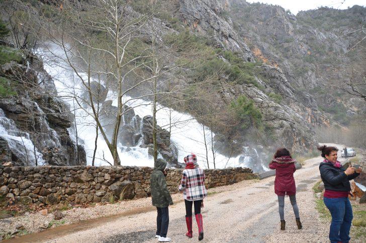 Yağmur sonrası görsel şölen! Gören telefonuna sarıldı G1