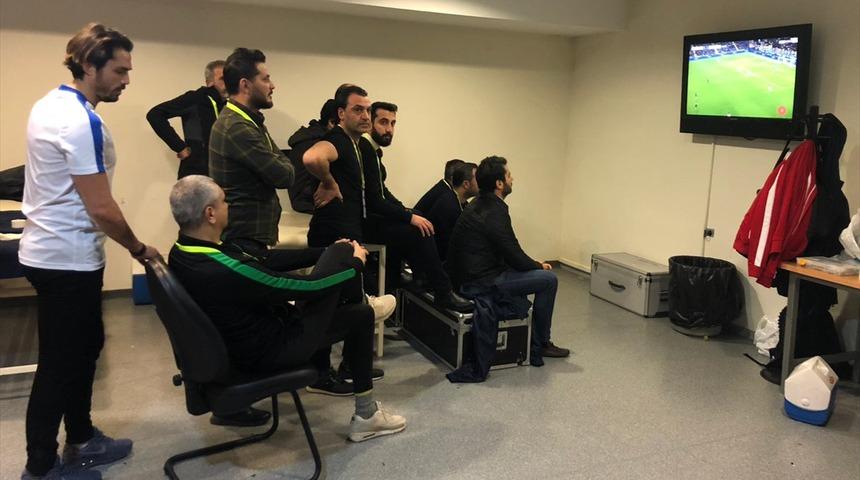 Evkur Yeni Malatyaspor idarecileri, ma&ccedil;ı Fenerbah&ccedil;e soyunma odasında izledi!