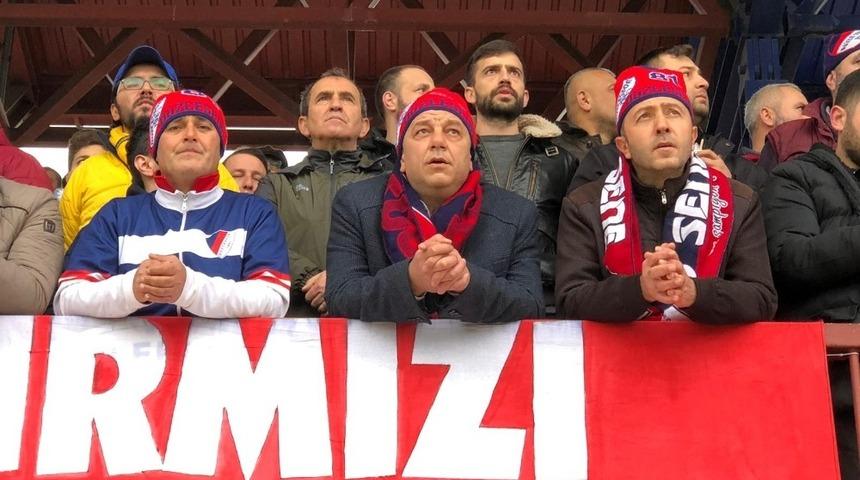 Başkan adayı ma&ccedil;ı kırmızı şimşeklerle birlikte izledi