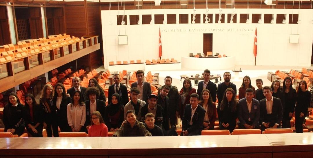 D&ouml;şemealtı&rsquo;nın gen&ccedil; vekilleri Anıtkabir ve TBMM&rsquo;yi ziyaret etti