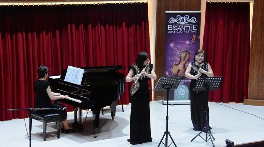 Bendis Trio, kulakların pasını sildi