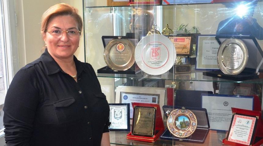 Nimet Ko&ccedil;: &ldquo;G&ouml;n&uuml;l birliği ile yardımlarımızı yapıyoruz&rdquo;