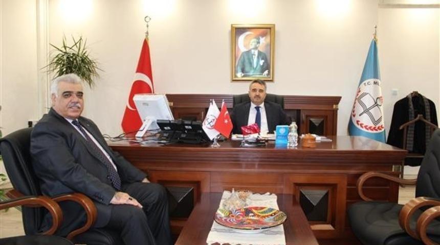İl M&uuml;ft&uuml;s&uuml; Akkuş, İl Milli Eğitim M&uuml;d&uuml;r&uuml; &Ccedil;elik ile bir araya geldi