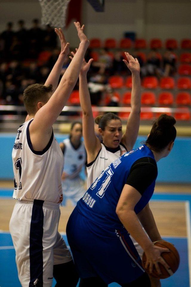 AÜ Kadın Basketbol Takımı, ligde 5’inci sıraya çıktı