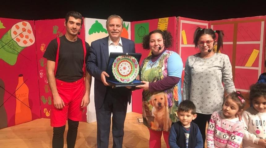 Her hafta sonu tiyatroyla buluşuyorlar