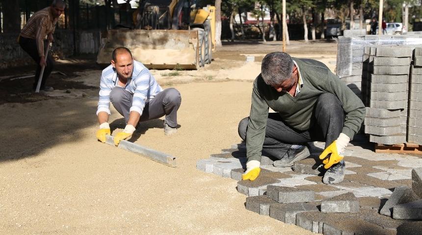 Burhaniye&rsquo; de &ouml;ğrencilerin ayağı  &ccedil;amura basmayacak