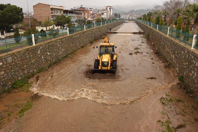 Nazilli’de Dereköy Çayı temizlendi