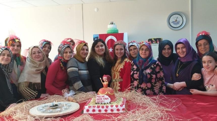 KO-MEK kursiyerine kına geceli veda