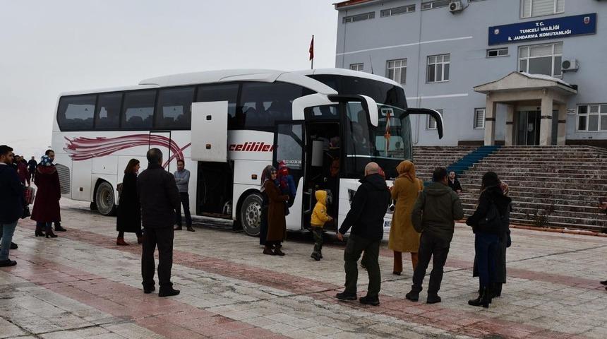 Vali Sonel, kadın korucuları aileleriyle geziye g&ouml;nderdi