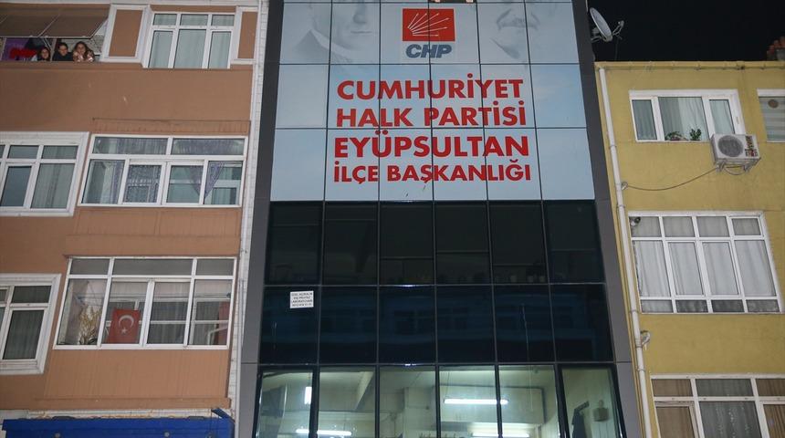 CHP Eyüp İlçe Teşkilatı binasında saldırı! Yaralılar var