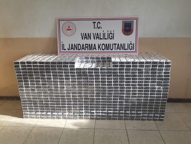 Van'da 10 bin paket kaçağı sigara ile 2 ton çay ele geçirildi.