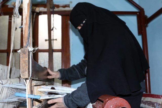 İdlib'deki dokuma atölyesi Suriyeli kadınların umudu