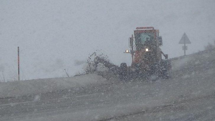 Kar ve tipi sürücülere zor anlar yaşatıyor G1