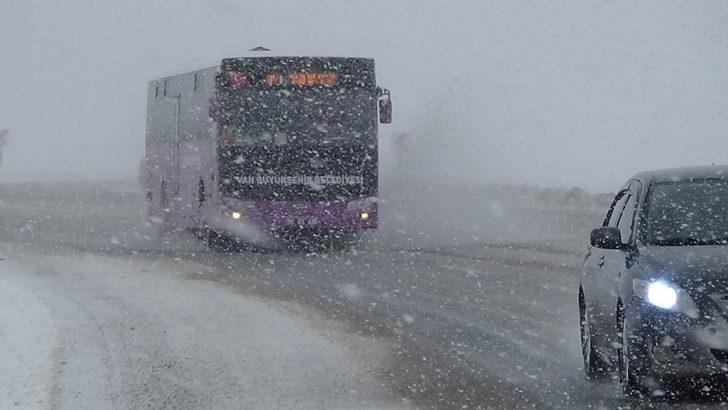 Kar ve tipi sürücülere zor anlar yaşatıyor G2