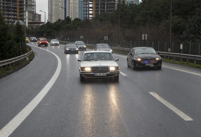 Binali Yıldırım Bahçeli görüşmesine kullandığı klasik otomobille geldi