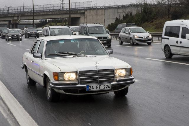 Binali Yıldırım Bahçeli görüşmesine kullandığı klasik otomobille geldi