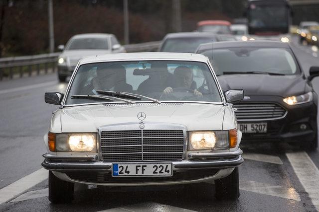 Binali Yıldırım Bahçeli görüşmesine kullandığı klasik otomobille geldi