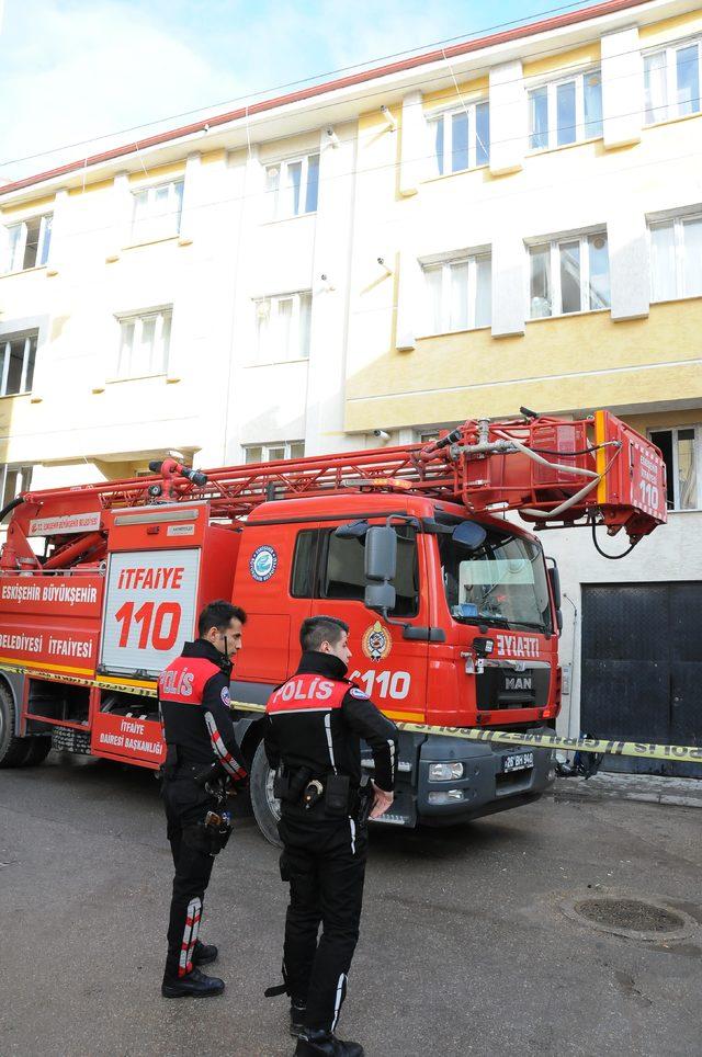 Eskişehir'de apartmanda yangın; mahsur kalan 7 kişi kurtarıldı