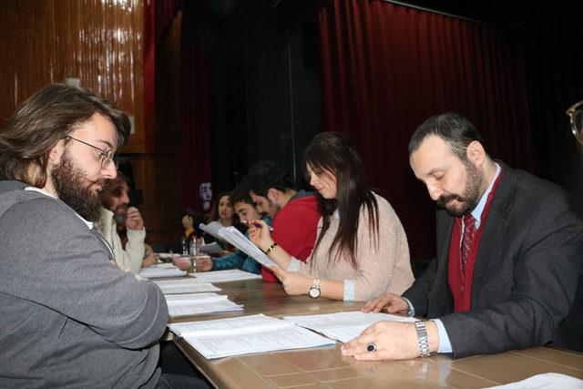 63'ünde, içindeki tiyatro aşkını sahneye taşıdı