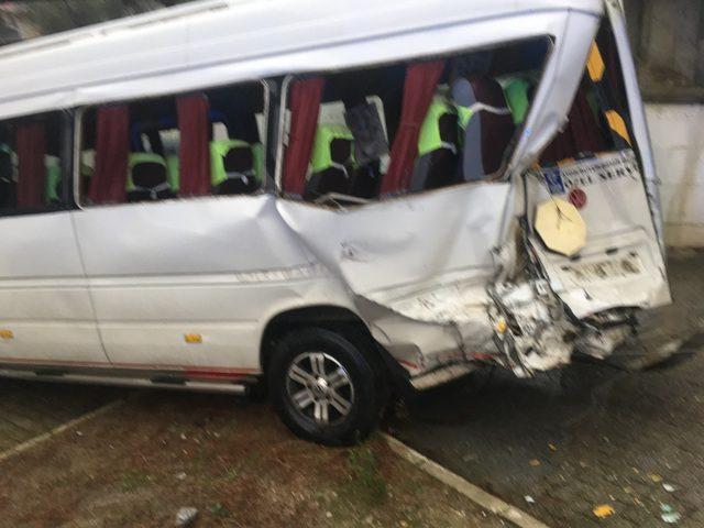 Aydın'da midibüs ile servis minibüsü çarpıştı: 7 yaralı
