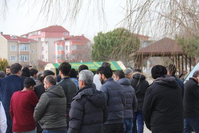 Katil zanlısı baba tutuklandı, öldürdüğü damadı ve dünürü toprağa verildi