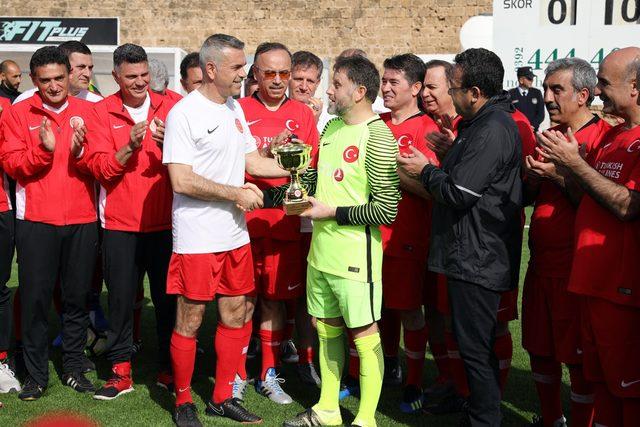 TBMM ve KKTC meclis futbol takımları arasında dostluk ma&ccedil;ı 2