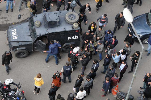 Çocuğa taciz şüphelisini linçten polis kurtardı