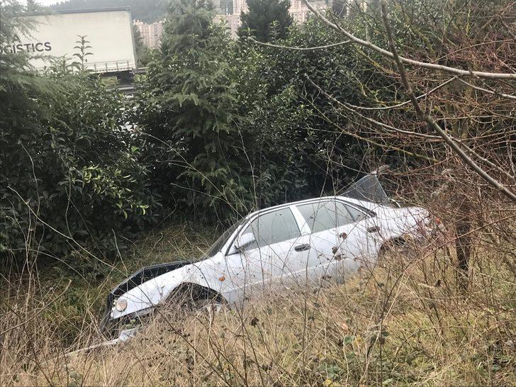İzmit Haberleri: Otomobil su kanalına uçtu, sürücünün burnu bile kanamadı 97