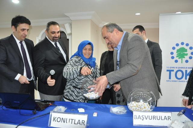 Bartın TOKİ konutlarında kura çekilişi heyecanı