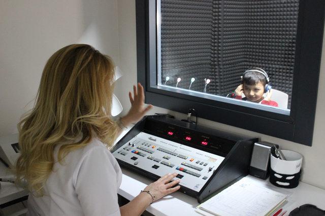 7 yaşında Türkmen çocuk ilk kez Türkiye'de duydu