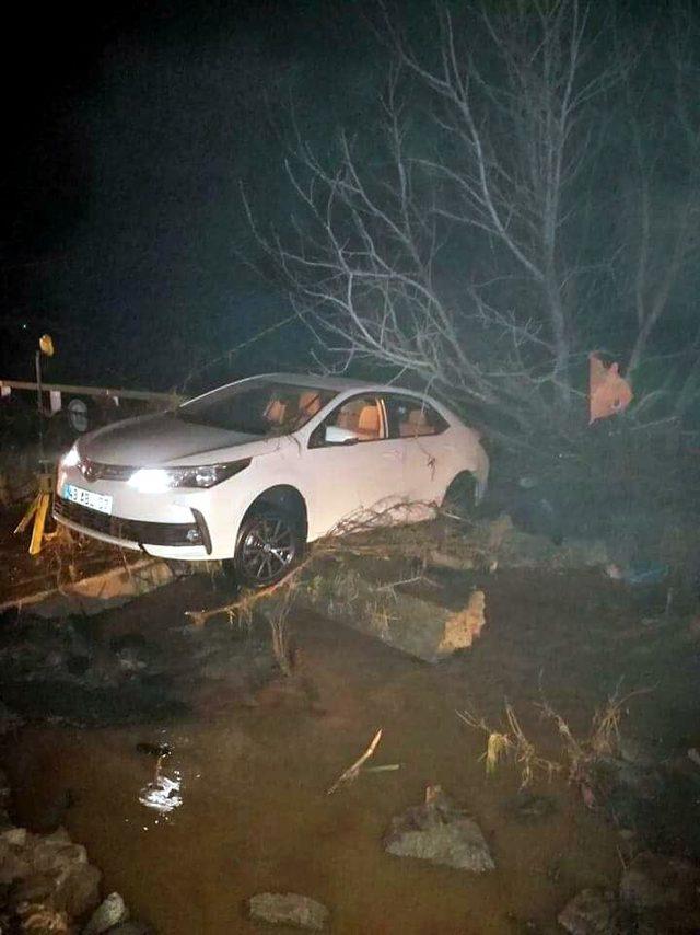 Bodrum'da otomobil sel sularına kapıldı; Çağlar ve nişanlısı Billur öldü