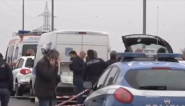 İtalya'da elektrikli testere ile zırhlı araç soygunu kamerada