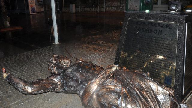 Didim'de fırtına, Poseidon heykeli devrildi