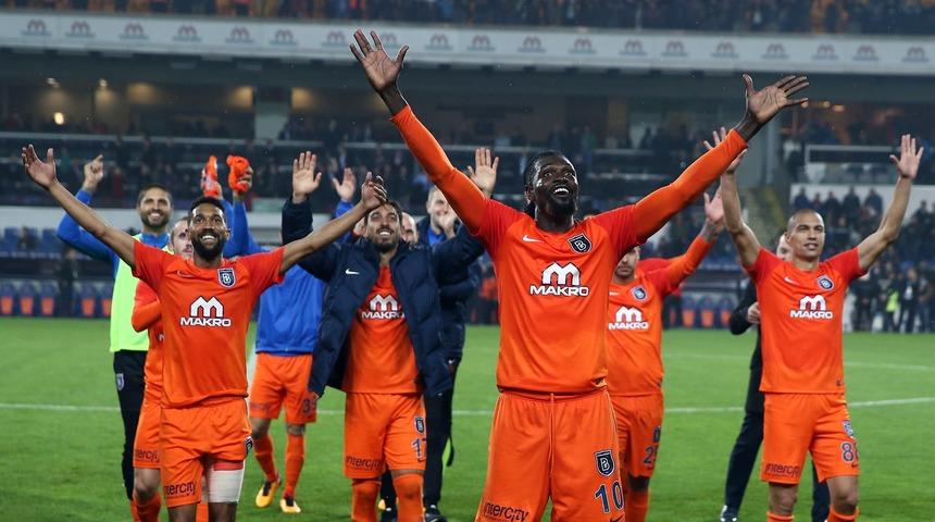 Fenerbahçe Adebayor transferi için bir teklif daha yaptı!