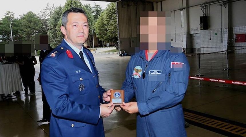 Bütün savaş uçaklarından sorumlu general Akgülay bakın neden emekli olmuş!