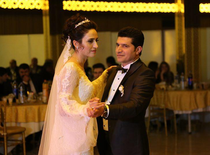 Televizyon spikeri düğününde haber sundu G4