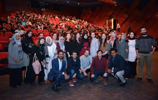 Türkiye burslusu öğrenciler Türkçe Tiyatro Oyununu izledi