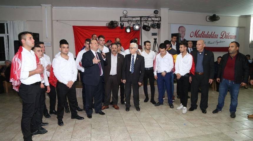 Özakcan; "Vatan gençlere, aileleri bize emanet"